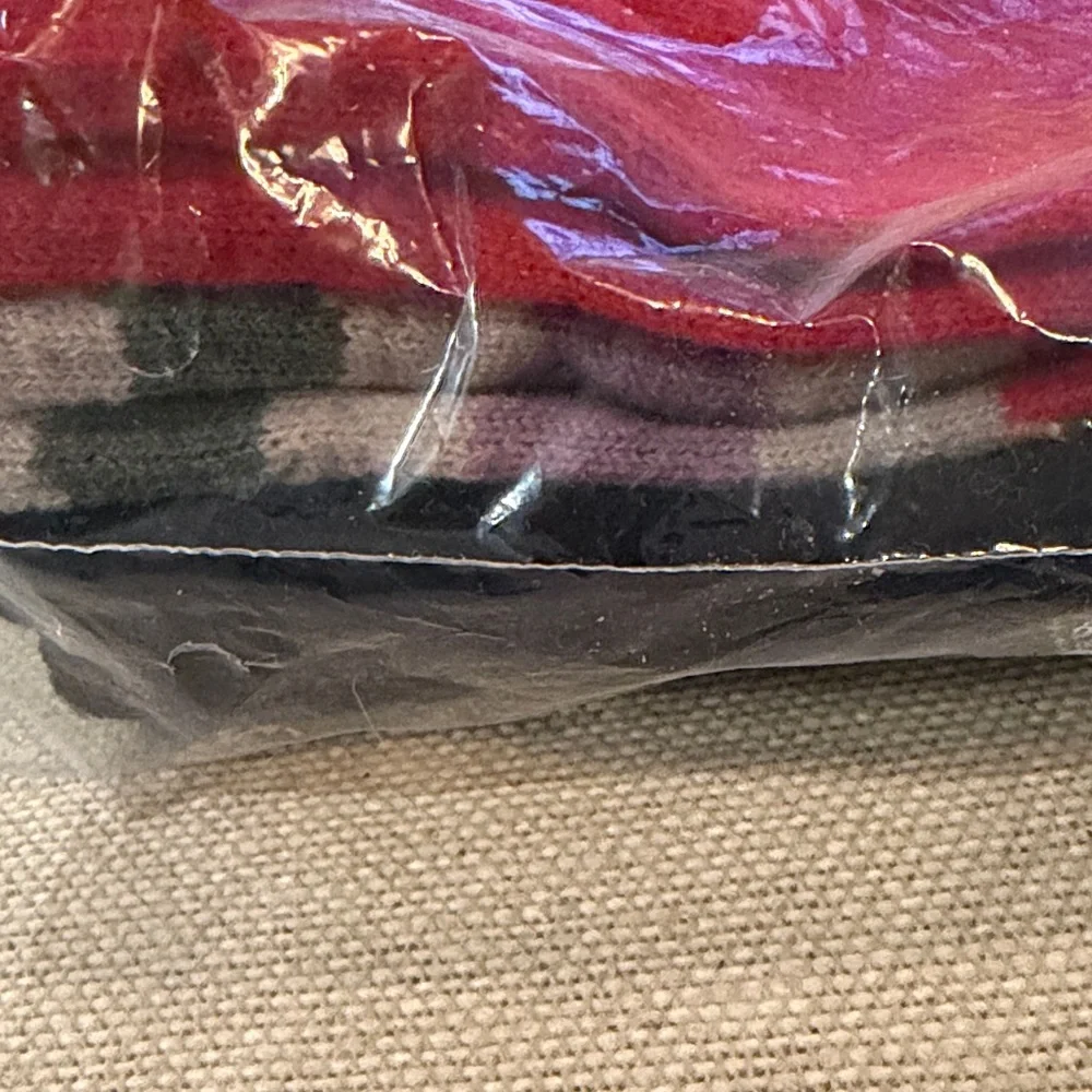 Old Navy knit gloves